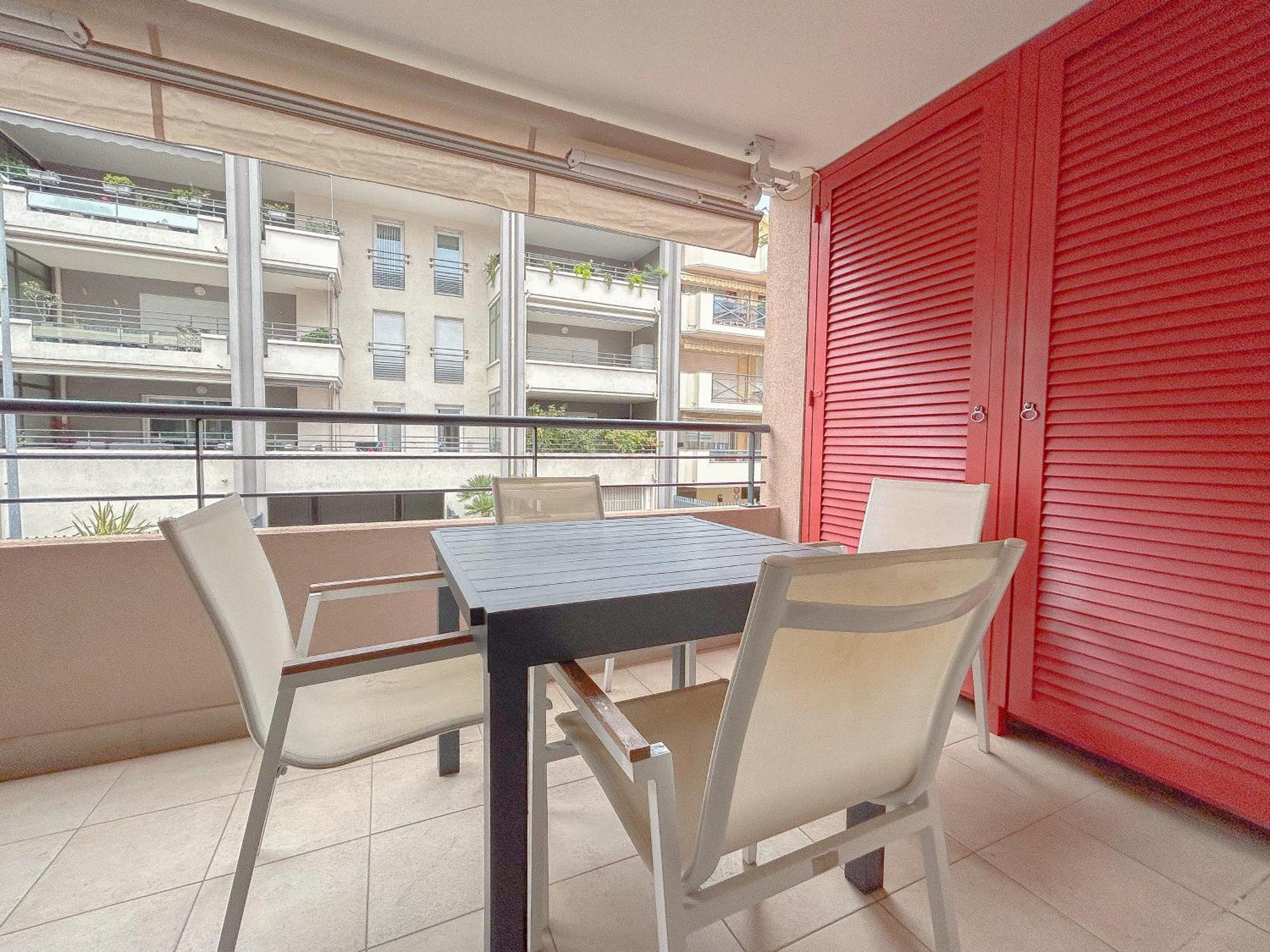A 100 M Des Plages Rue De Provence